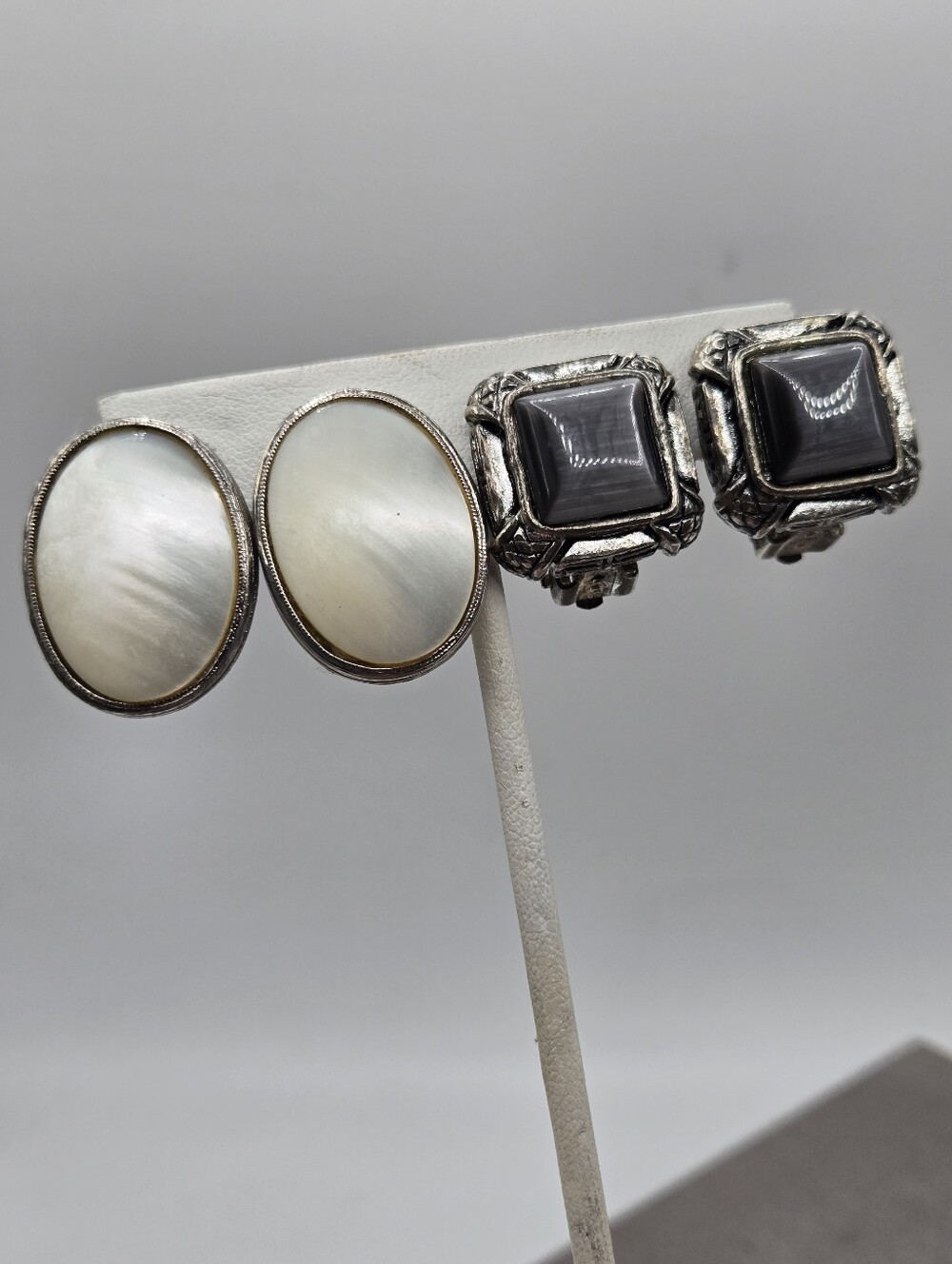 Chunky Silver-Tone Clip-on Earrings Mother of Pearl Black faux cats eye VTG SET